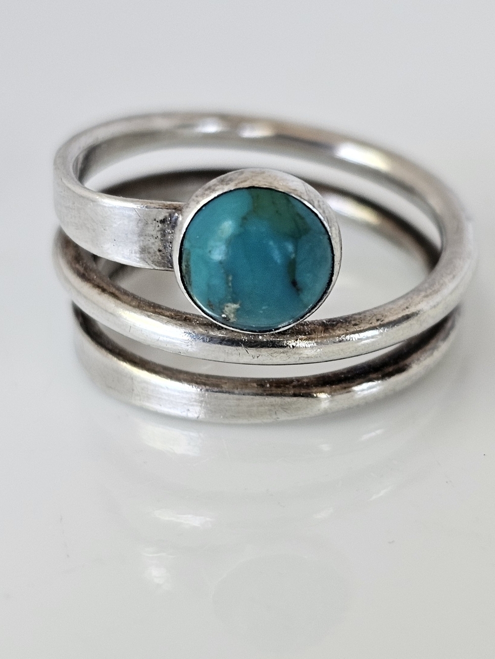 Vintage Artisan Crafted Turquoise Sterling Silver Spiral Ring Size 7-8 - Picture 2 of 7